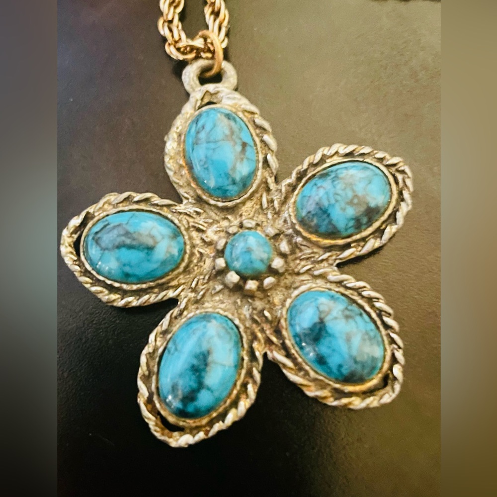 Vintage Silver and Turquoise Flower Pendant Necklace - Picture 4 of 10